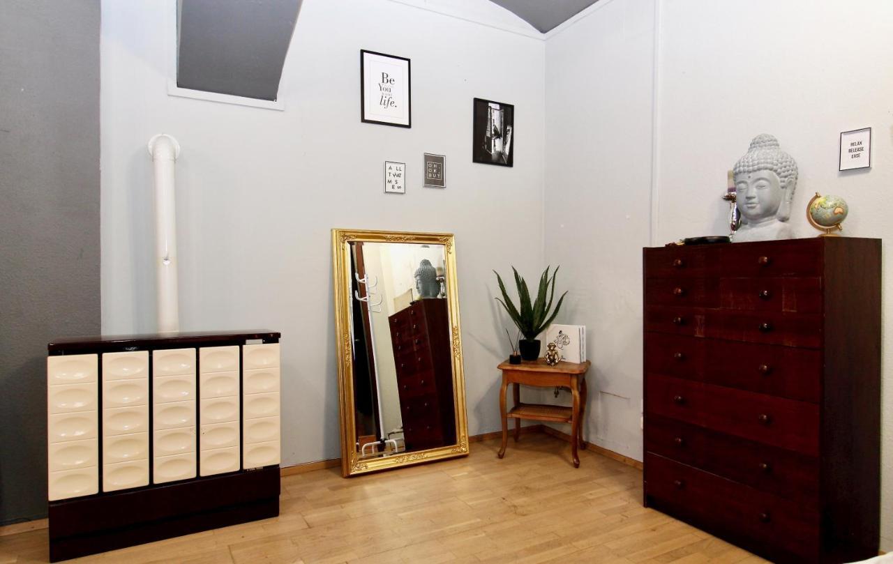 Apartment Artist In Center *